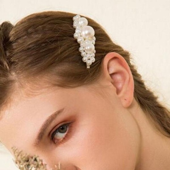 PEARL HAIR CLIP - Picture 1 of 4